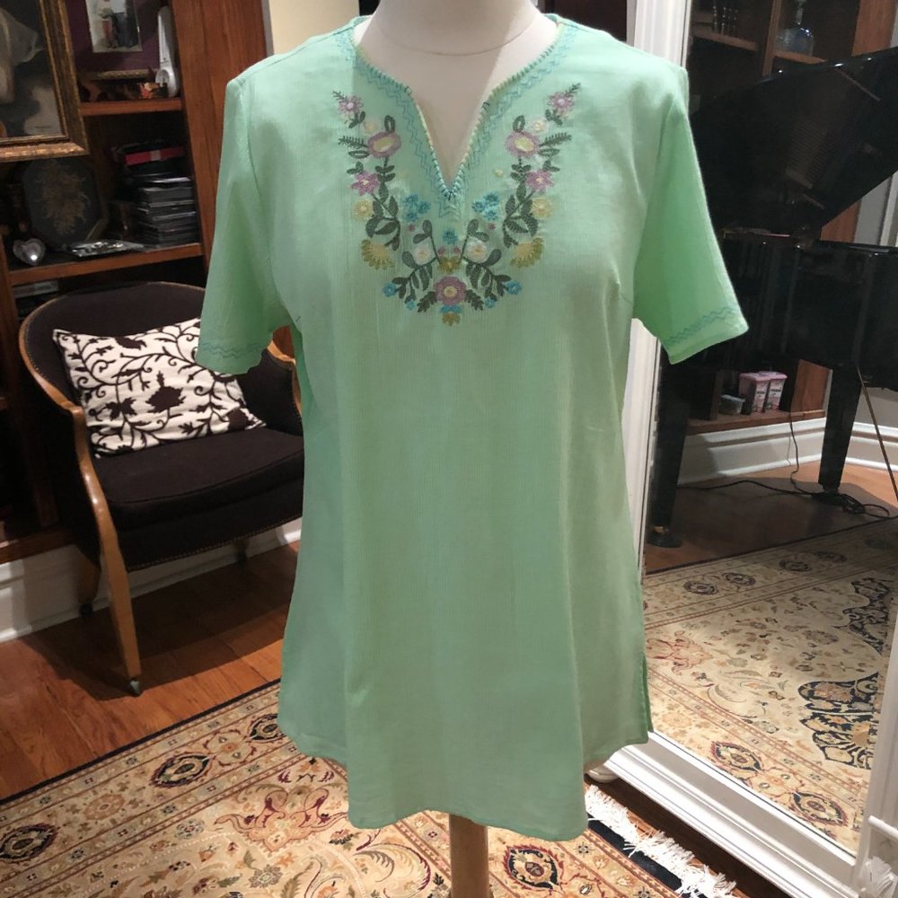 NWOT - Denim & Co. green gauze short sleeve top with embroidery